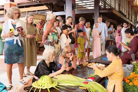 International Travelers Captivated by the Charms of Lam Dong’s Coastline