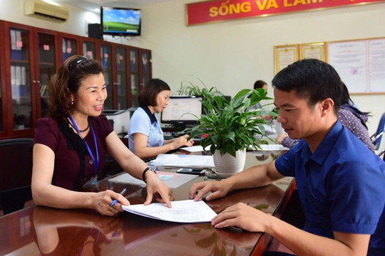 Viên chức biệt phái có được ký văn bản liên quan đến tài chính?