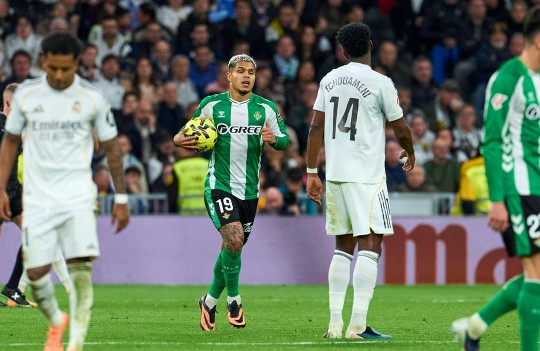 La Liga nín thở chờ Real Betis và Rayo Vallecano bảo vệ suất dự Champions League thứ 5