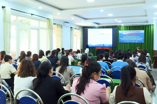 Gần 60 cán bộ hội phụ nữ được trang bị kỹ năng giải quyết vấn đề xã hội