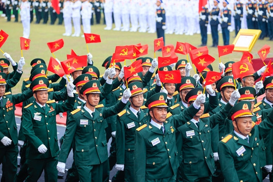 Đề xuất nâng chế độ hỗ trợ lên 5 tháng tiền lương với sĩ quan nghỉ hưu trước hạn tuổi