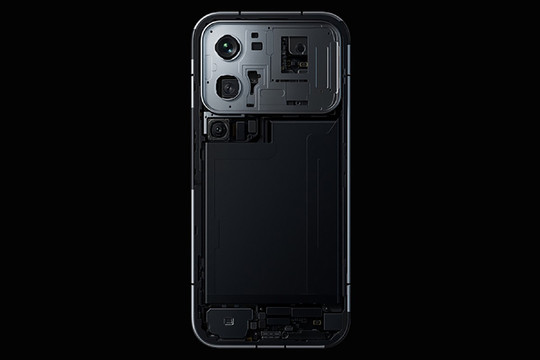 Xiaomi 18 Pro lộ diện với nút AI vật lý và màn hình phụ đa năng thế hệ mới