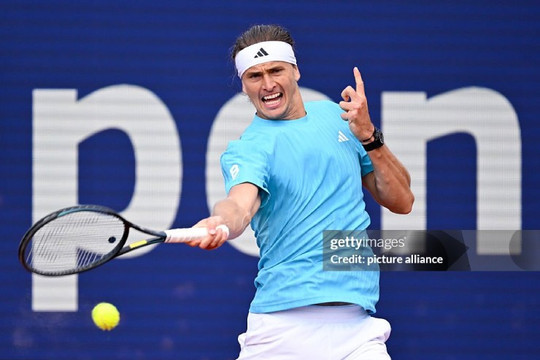 Zverev ngược dòng hạ Cerundolo 2-1 để tiến vào bán kết Munich Open sau set thắng hủy diệt 6-0