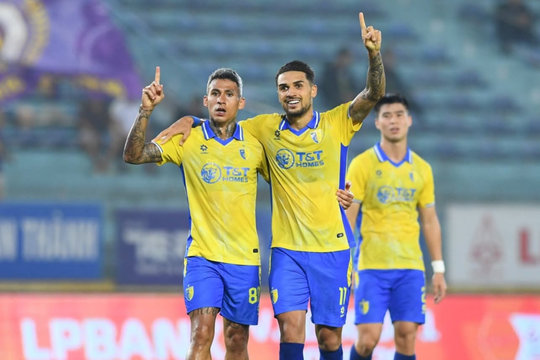 Hà Nội FC ngược dòng thắng Becamex TPHCM 4-2: Đêm rực sáng của Đỗ Hoàng Hên
