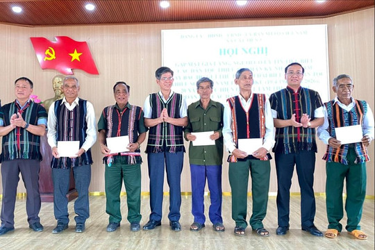 Xã Cát Tiên 3 gặp mặt già làng, người có uy tín tiêu biểu