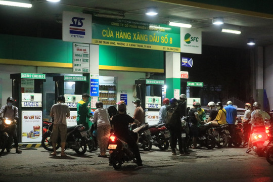 Cập nhật giá xăng dầu hôm nay 18/4/2026: Giá dầu thô giảm gần 10%