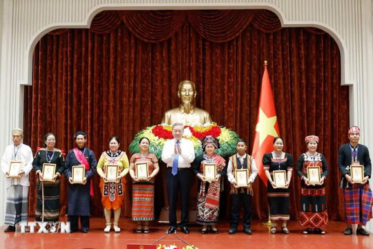 Tổng Bí thư, Chủ tịch nước: Già làng, trưởng bản góp phần củng cố khối đại đoàn kết toàn dân tộc