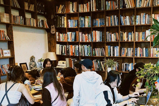 Promoting Reading Culture in Tourism Spaces in Lam Dong