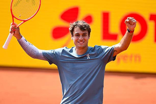 Flavio Cobolli gây địa chấn tại Munich Open khi hạ gục Alexander Zverev sau hai set thuyết phục