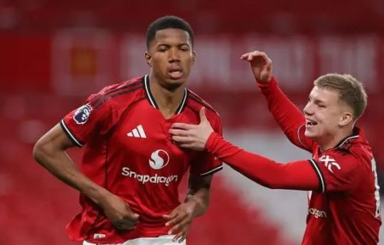 Chido Obi tỏa sáng giúp U18 Man Utd hạ Crystal Palace vào chung kết FA Youth Cup