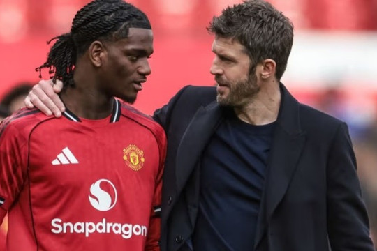Michael Carrick và bài toán hàng thủ MU trước đại chiến Chelsea: Khi khủng hoảng là cơ hội