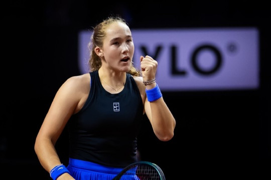 Mirra Andreeva lập hat-trick chiến thắng trước Iga Swiatek tại Stuttgart Open