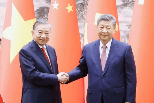 Việt Nam và Trung Quốc ký nhiều văn kiện hợp tác trong khuôn khổ chuyến thăm cấp Nhà nước tới Trung Quốc của Tổng Bí thư, Chủ tịch nước Tô Lâm và Phu nhân