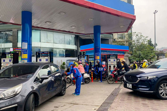 Cập nhật giá xăng dầu hôm nay 20/4/2026: Giá dầu thô đầu tuần ở sát 83 USD/thùng