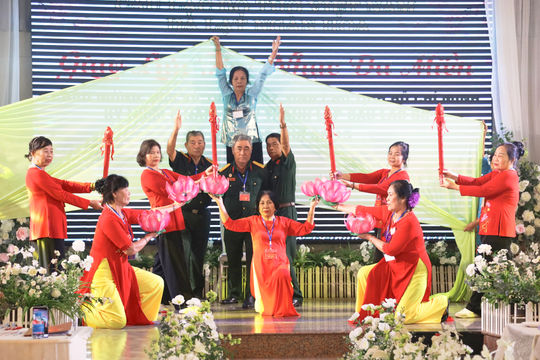 Giao lưu thơ, nhạc chào mừng ngày thống nhất đất nước