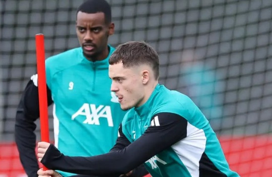 Liverpool bên bờ vực sụp đổ: Dự án 450 triệu bảng của Arne Slot và cú sốc Hugo Ekitike