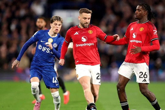 Luke Shaw rực sáng và bản lĩnh Quỷ đỏ giúp MU quật ngã Chelsea tại Stamford Bridge sau 6 năm