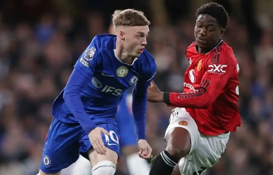 Michael Carrick: Kobbie Mainoo vừa trình diễn phiên bản xuất sắc nhất sự nghiệp