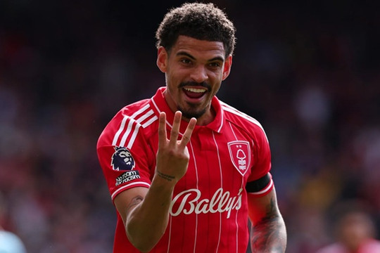 Morgan Gibbs-White lập hat-trick: Forest rộng cửa trụ hạng, Tottenham bên bờ vực thẳm