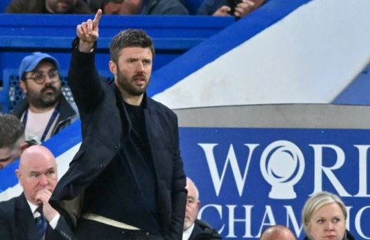 Michael Carrick giải bài toán hàng công: Man Utd hạ Chelsea bằng 'tam tấu' INEOS
