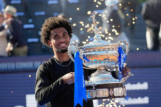 Arthur Fils đánh bại Rublev đoạt ngôi vương Barcelona Open: Hành trình kỳ diệu sau chấn thương