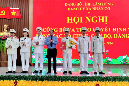 Đảng ủy xã Nhân Cơ công bố quyết định về công tác tổ chức, cán bộ