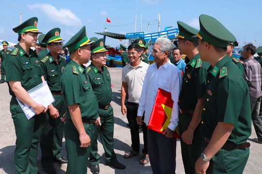 “Ngọn hải đăng mềm” của ngư dân