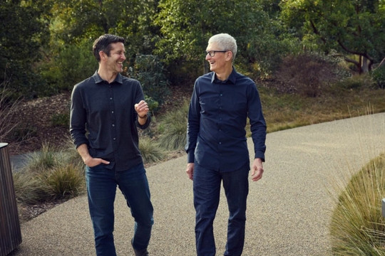 John Ternus chính thức kế nhiệm Tim Cook làm CEO Apple: Kỷ nguyên mới của gã khổng lồ công nghệ
