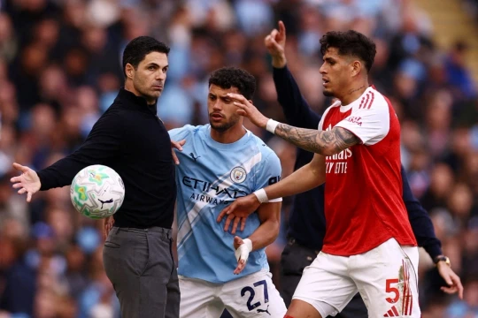 Man City toàn thắng vẫn có thể mất chức vô địch Ngoại hạng Anh vào tay Arsenal