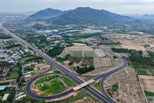 Tiến độ cao tốc 18.000 tỷ kết nối TP.HCM và Đồng Nai: Dự kiến thông xe trước ngày 30/4