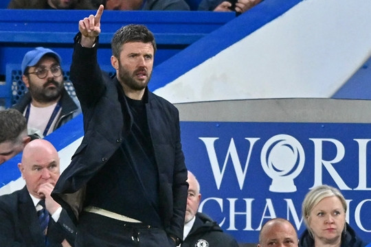 Man Utd rộng cửa dự Champions League sau thất bại 0-3 của Chelsea trước Brighton