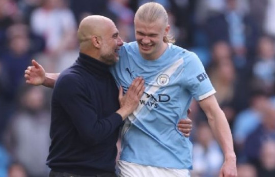 Pep Guardiola đáp trả gay gắt Wayne Rooney về màn ăn mừng sau trận thắng Arsenal