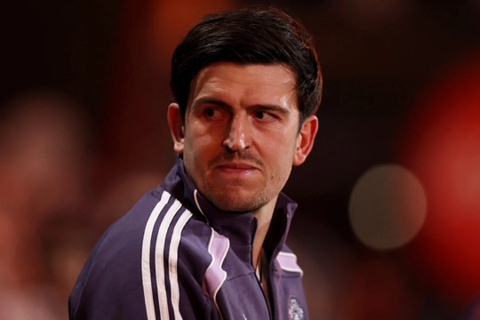 Maguire và Yoro trở lại: Michael Carrick đối mặt bài toán hàng thủ trước Brentford