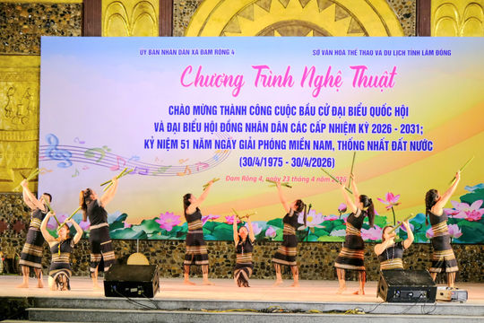 Chương trình nghệ thuật đến với bà con vùng xa Đam Rông 4
