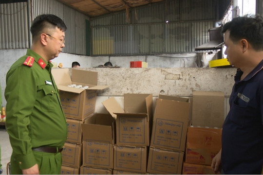 Quảng Ninh: Triệt phá cơ sở sản xuất gần 1.000 lít dấm giả từ hóa chất Axit Acetic