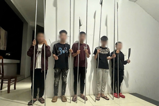 Ngăn chặn nhóm thanh thiếu niên mang dao phóng lợn đi đánh nhau tại tỉnh Phú Thọ