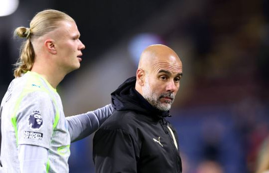 Man City hạ Burnley 1-0: Erling Haaland đưa The Citizens lên đỉnh bảng