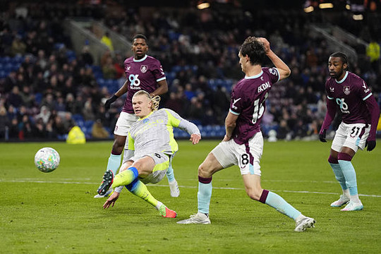 Arsenal nắm lợi thế tâm lý trong cuộc đua vô địch sau sự phung phí của Manchester City