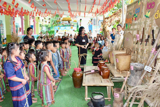 Sôi nổi chuyên đề tăng cường tiếng Việt cho trẻ mầm non vùng DTTS