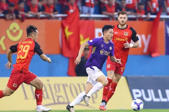 Hà Nội FC thắng nghẹt thở 3-2 trước Ninh Bình trong màn rượt đuổi tỷ số tại V-League