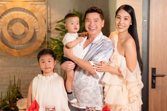 Nghệ sĩ Quang Minh đăng ký kết hôn với bạn gái kém 37 tuổi để bảo đảm quyền lợi cho con trai