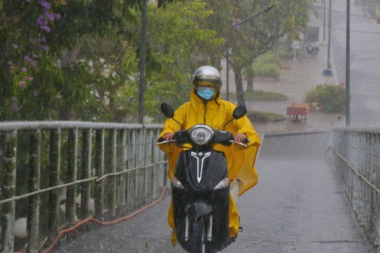 Thời tiết ngày 24/4: Trung Bộ mưa to diện rộng, có nơi trên 80mm