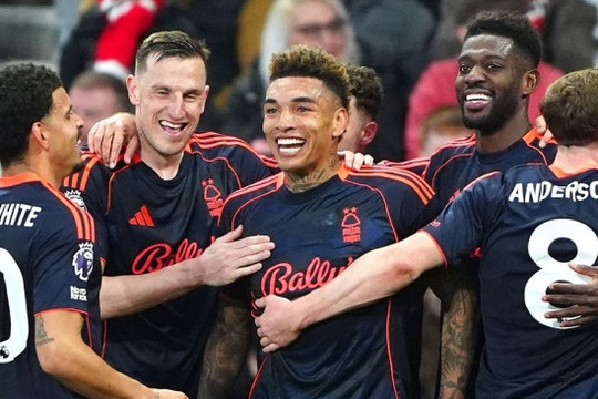 Nottingham Forest vùi dập Sunderland 5-0: Morgan Gibbs-White rực sáng, rộng cửa trụ hạng