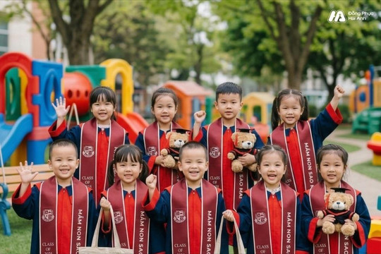 Trọn Bộ Áo Và Sash Tốt Nghiệp Lưu Giữ Khoảnh Khắc Đầu Đời Của Bé