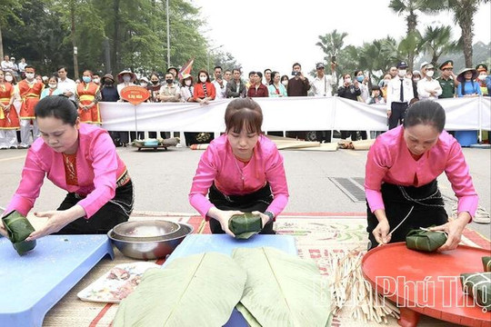 Thơm thảo sản vật dâng tiến Vua Hùng
