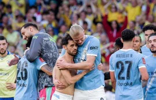 Siêu phẩm phút 87 giúp Man City ngược dòng nghẹt thở vào chung kết FA Cup