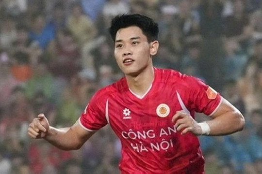 Nguyễn Đình Bắc lập hat-trick, CAHN thắng áp đảo SLNA 4-2
