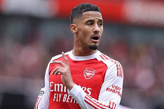 PSG sẵn sàng chi 100 triệu euro mua Saliba, MU đối đầu Bayern vì Gordon