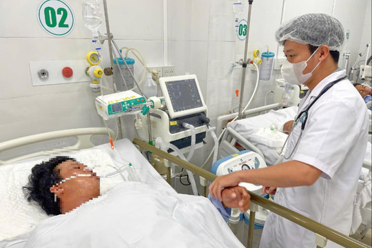 Lâm Đồng kịp thời cứu sống 2 anh em bị ngạt khí trong hầm tàu cá