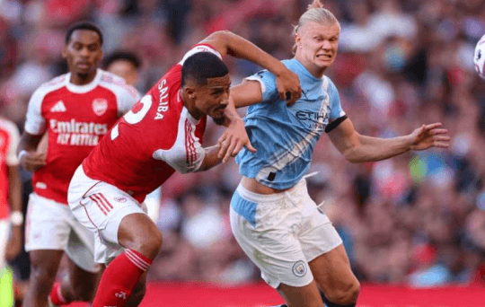 Arsenal và Man City: Khúc cua định mệnh trong cuộc đua vô địch Ngoại hạng Anh